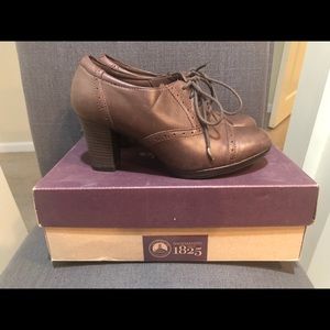 Clark’s heeled oxfords